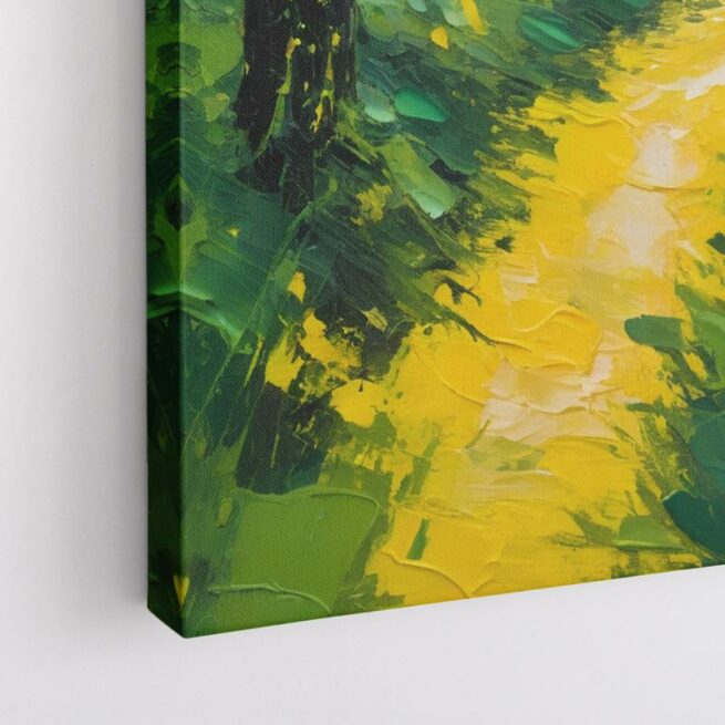 Μονοπάτι φωτός μέσα σε πυκνό, πράσινο δάσος