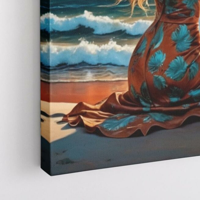 Γυναίκα με καπέλο και bronze φόρεμα στην παραλία