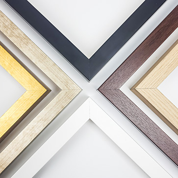 Κορνίζες Κουτί